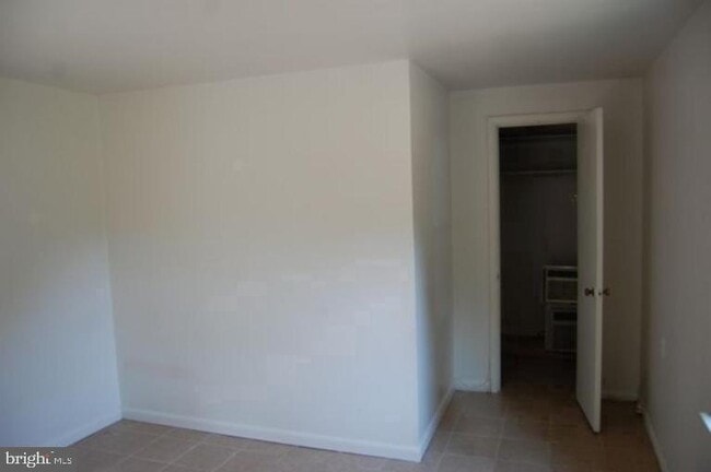 Building Photo - 2 Spruce Ln