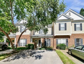 Building Photo - Luxury Townhome minutes from Uptown!