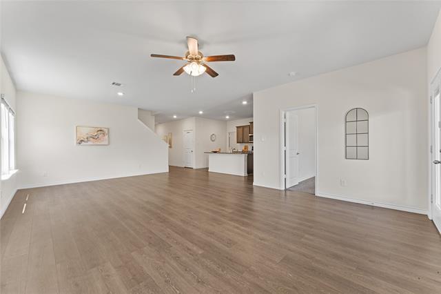 Building Photo - 706 Willow View Way