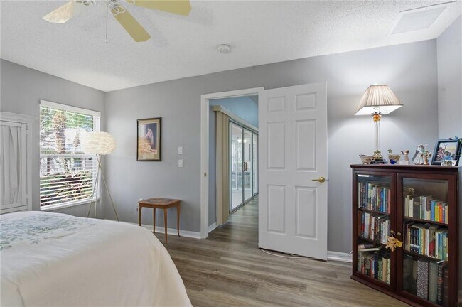 Building Photo - 1221 Wolford Dr