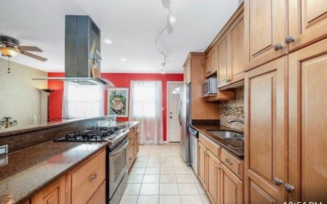 Building Photo - 69-7 66th Rd