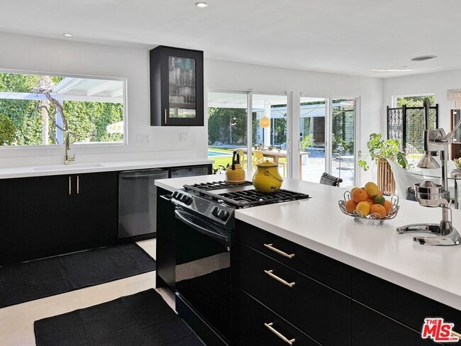 Building Photo - 2235 E Paseo Gracia