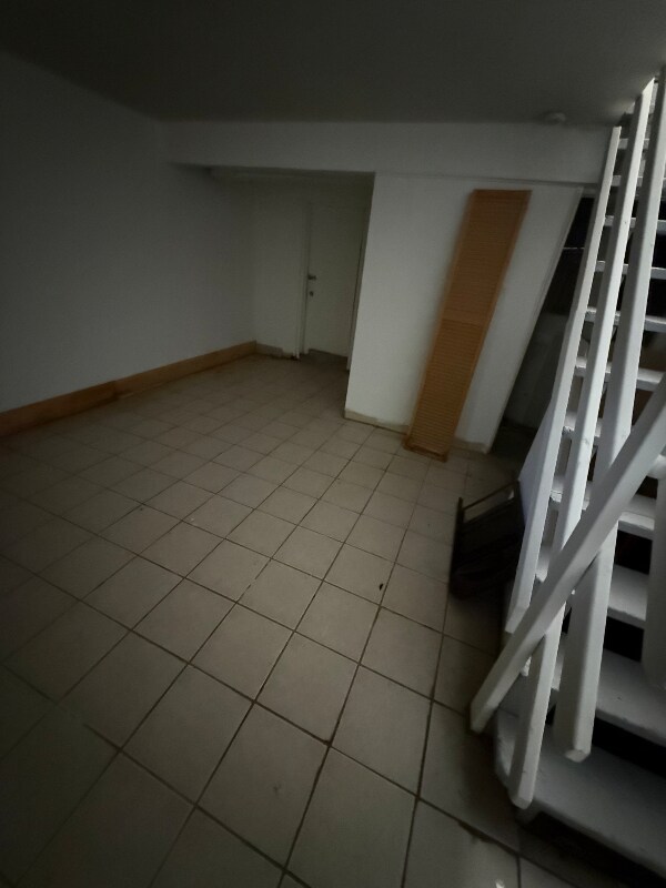 Building Photo - 161 Martin St