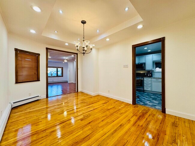 Building Photo - 16 W 51st St