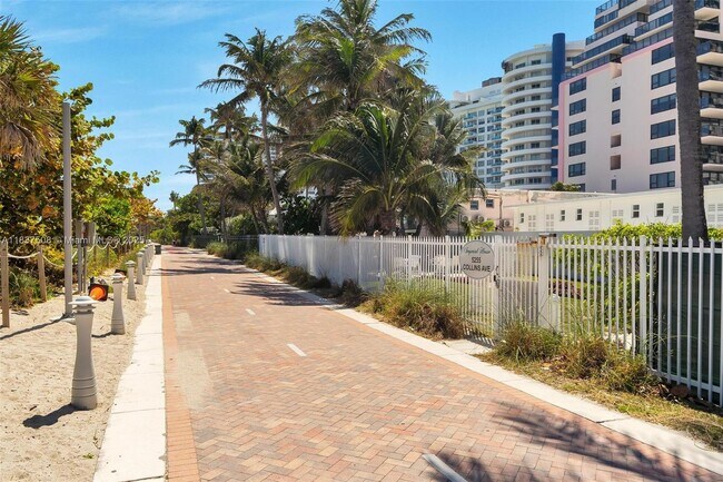 Building Photo - 5255 Collins Ave