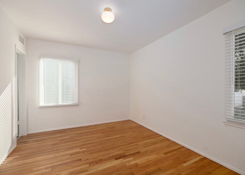 Building Photo - 8123 Lindley Ave