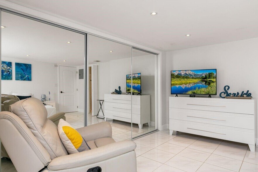 Building Photo - 1900 N Victoria Park Rd