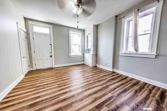 Building Photo - 3537 Giles Ave