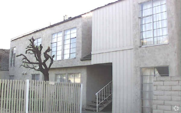 Building Photo - 817 S Knott Ave