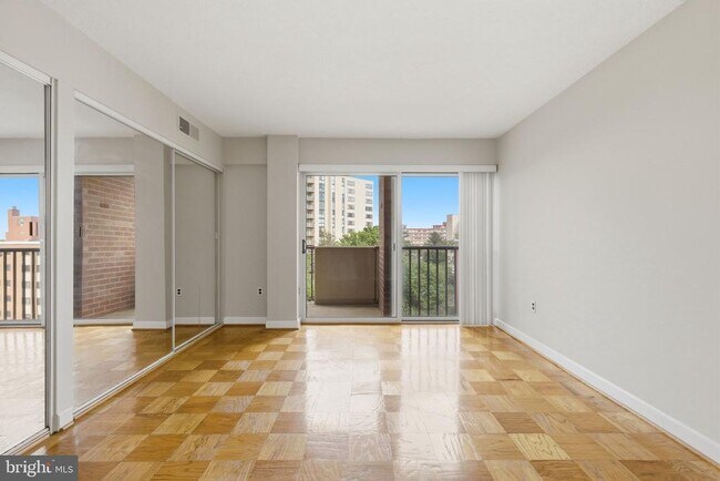 Building Photo - 1300 Army Navy Dr