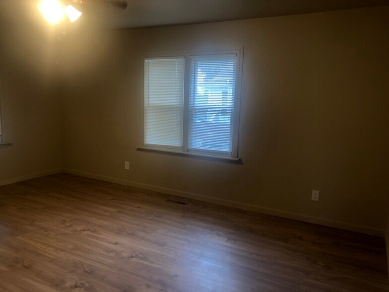 Building Photo - 3207 Alpena St