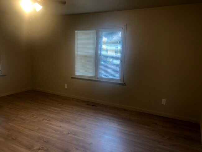 Building Photo - 3207 Alpena St