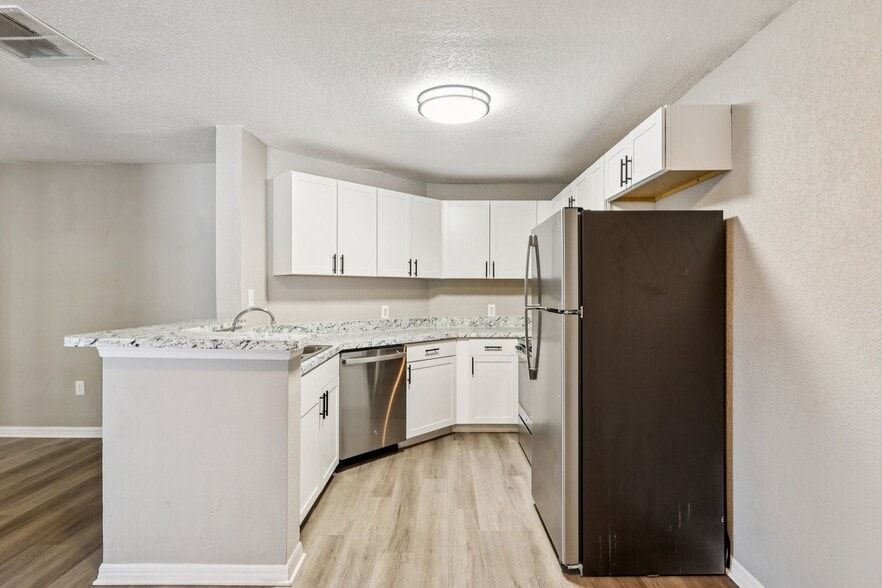 Building Photo - Laguna Place Apartments