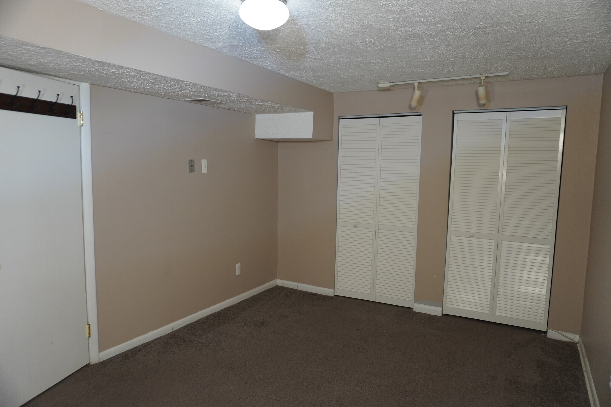 Building Photo - 5 Castlebar Ct