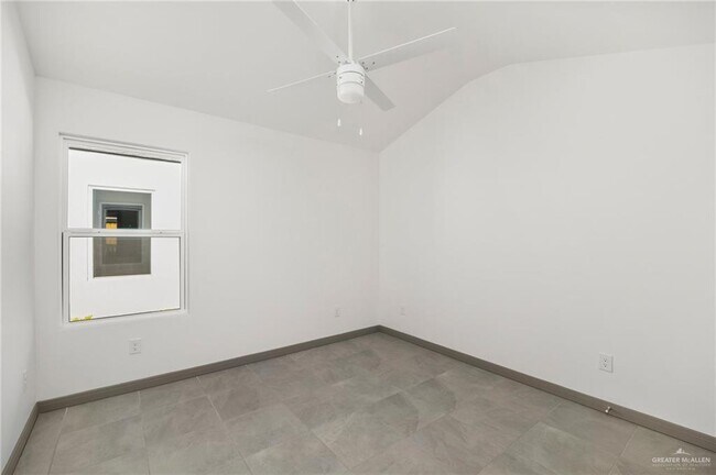Building Photo - 1320 E Hibiscus Ave
