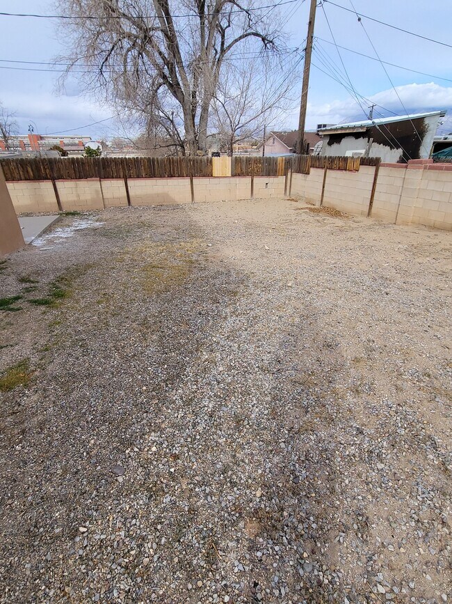 Backyard 2 - 5321 Indian School Rd NE