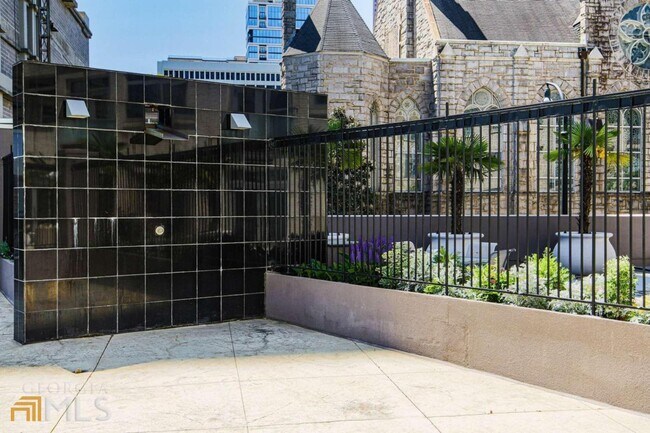 Building Photo - 805 Peachtree St NE
