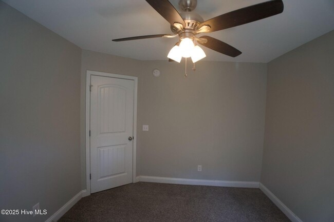 Building Photo - 116 Navy Blue Dr