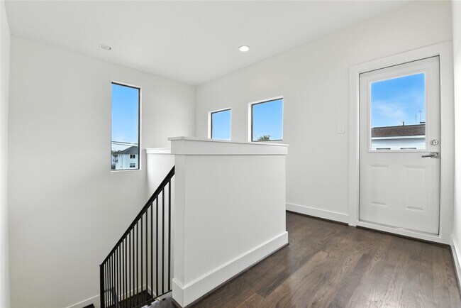 Building Photo - 1611 Spring St