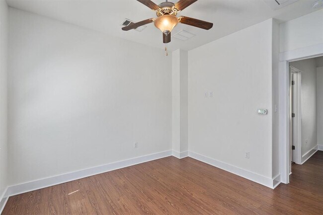 Building Photo - 5407 Link Ave