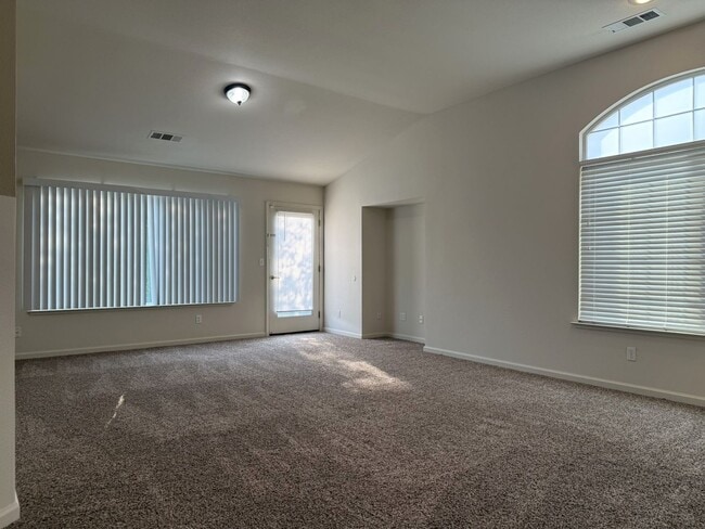 Building Photo - Available Now! Spacious home located in North Merced