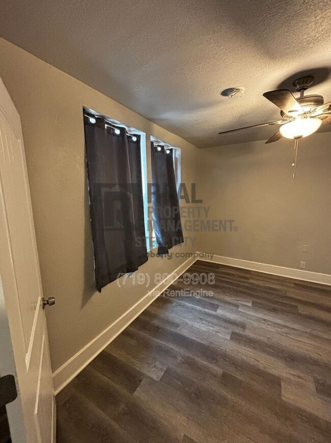 Building Photo - 1428 E Orman Ave