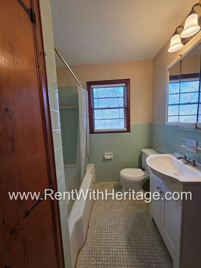 Building Photo - AWESOME RANCH HOME/ TOTAL ELECTRIC /2 LIVINGROOMS / ALMOST HALF ACRE / GREAT LOCATION/ POPULAR BR...