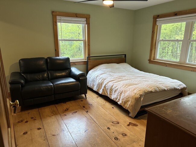 Building Photo - 657