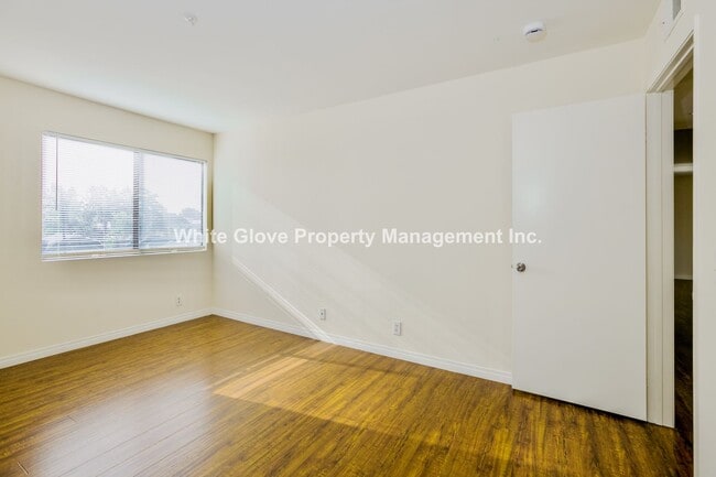 Building Photo - 2 Bedroom Condo in Gated Garden Grove Complex