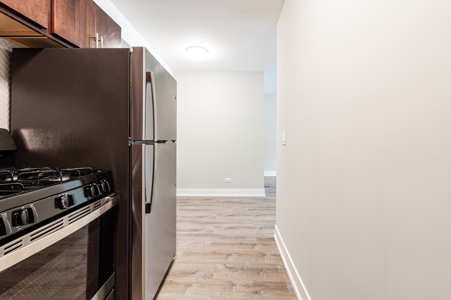 Building Photo - 527 W Surf St