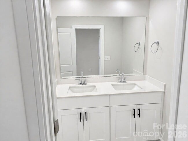 Building Photo - 2019 Red Ash Dr