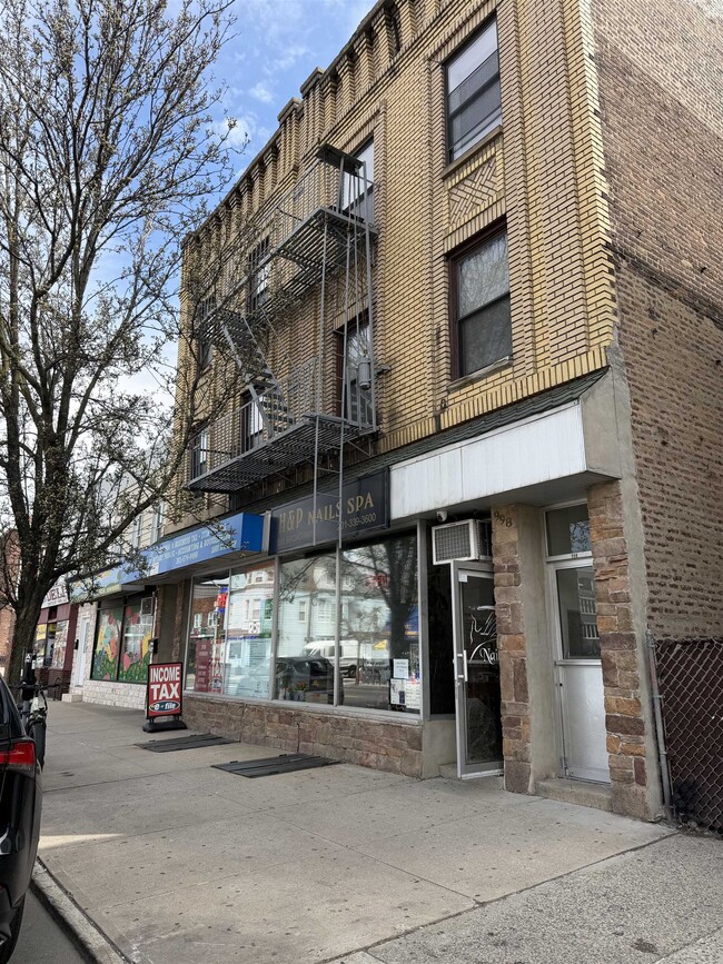 Building Photo - 998 Broadway