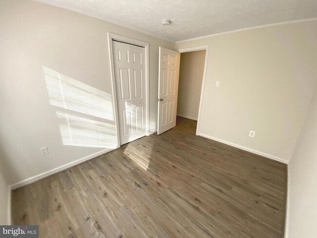 Building Photo - 611 Yorktown Blvd