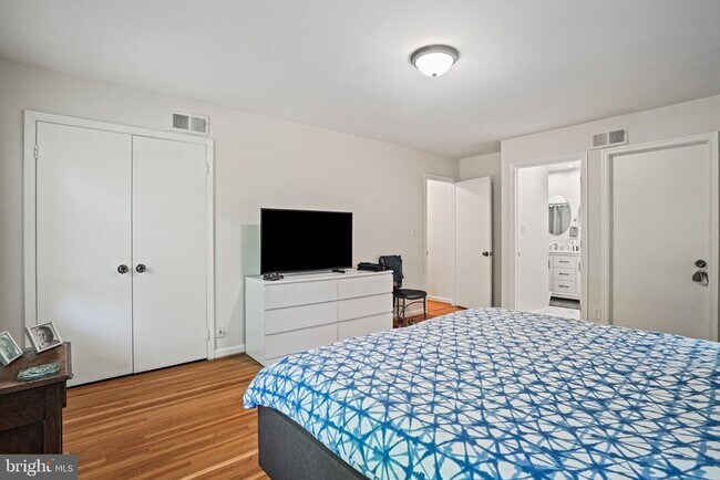 Building Photo - 6117 Larstan Dr