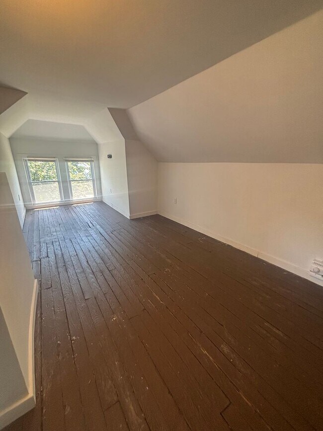 Building Photo - 4bd Single Cash Pay/Section 8 *SECURITY DEPOSIT SPECIAL*