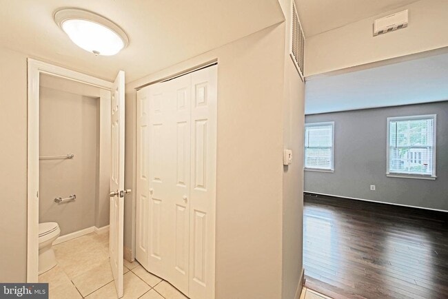 Building Photo - 3334 Webley Ct