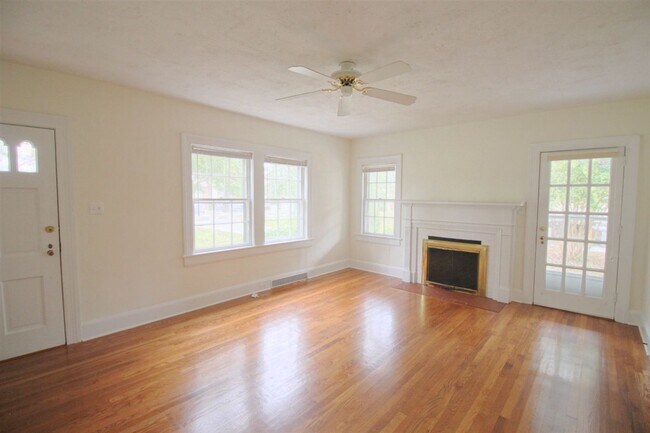 Building Photo - Charming 2 Bedroom Duplex in Lakewood!