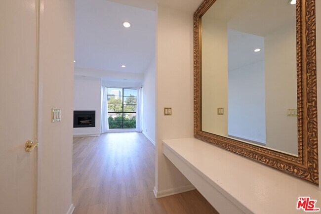Building Photo - 234 S Gale Dr