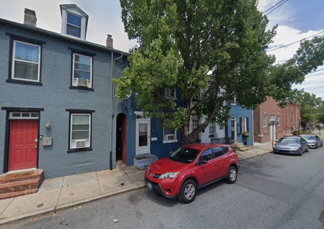 Building Photo - 2 Bedroom 1 Bathroom in Lancaster!