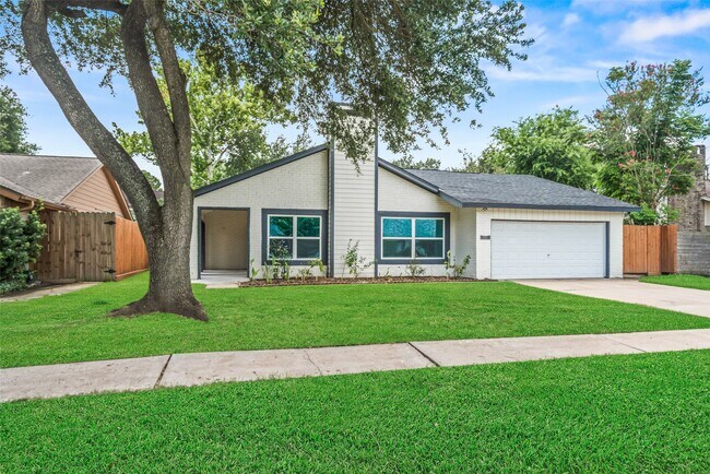 Building Photo - 9323 Portal Dr