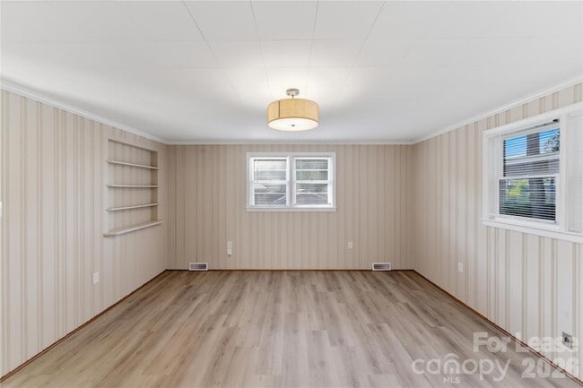 Building Photo - 2405 Greenland Ave