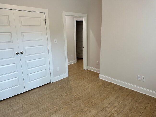 Building Photo - Beautiful 2 Bedroom Home in Commonwealth P...