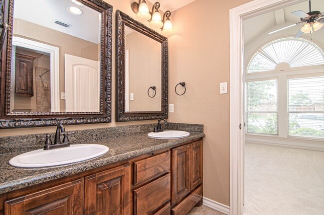Building Photo - 5811 Oak Creek Drive