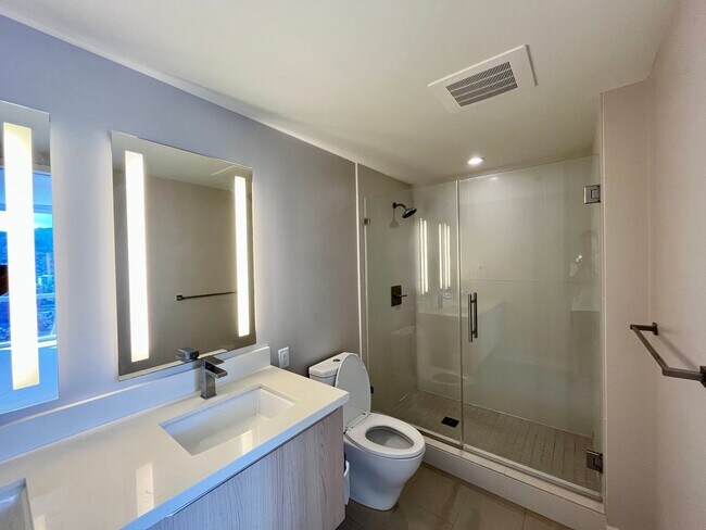 Building Photo - Symphony Honolulu: 2 Bed, 2 Bath w/ 2 Park...