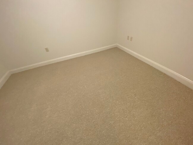 Building Photo - 875 Elm St