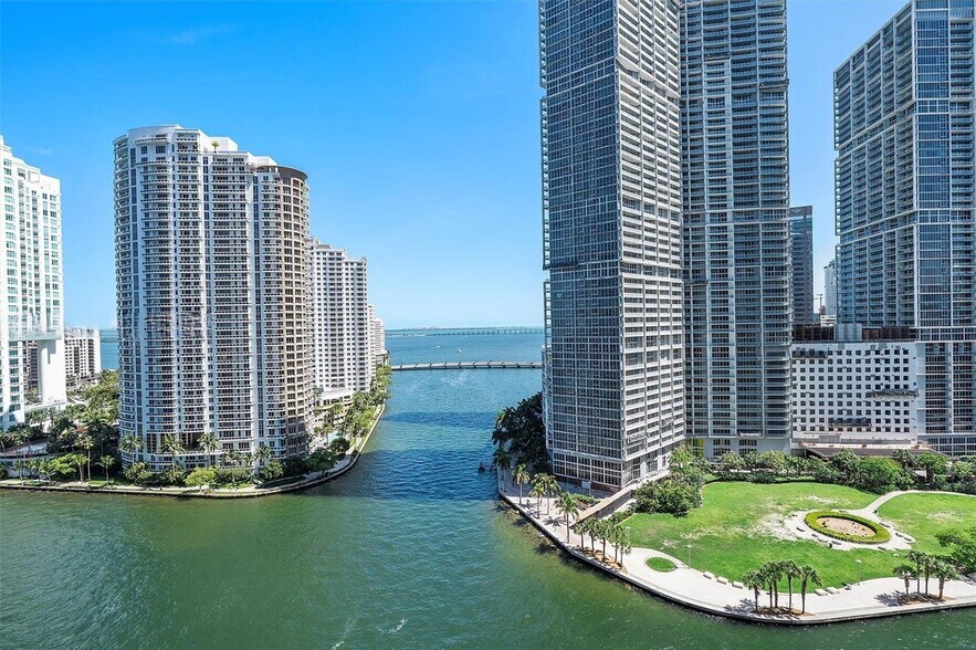 Building Photo - 300 Biscayne Boulevard Way