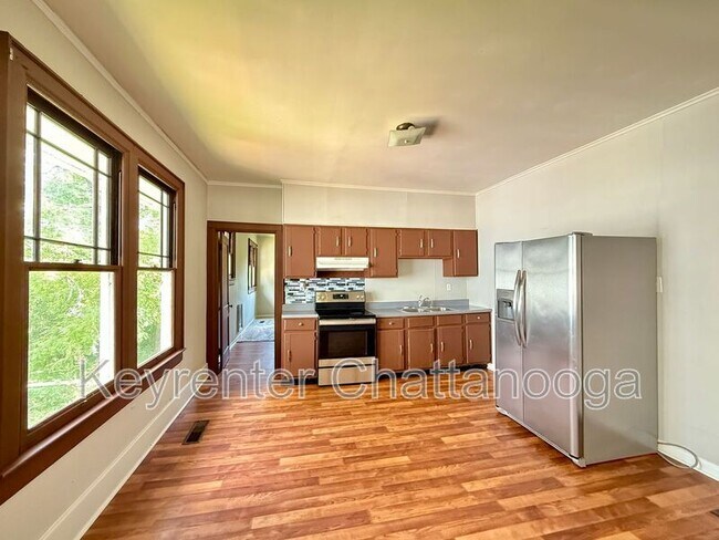 Building Photo - 112 S Seminole Dr