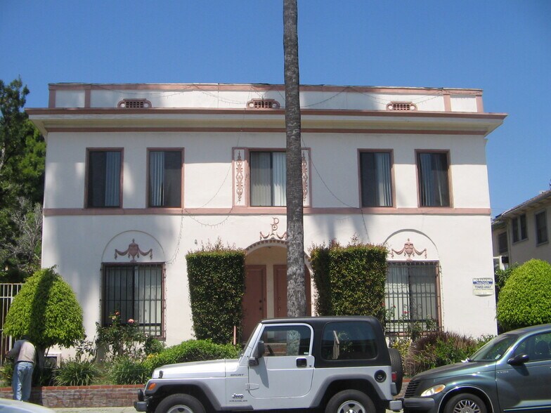 Building - 5911 Carlton Way