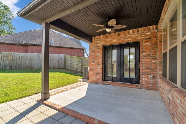 Building Photo - Very well maintained 4 Bed 3 Bath home in Great Location!