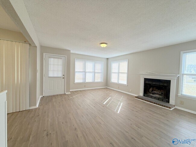 Building Photo - 2700 Lantern Walk SE